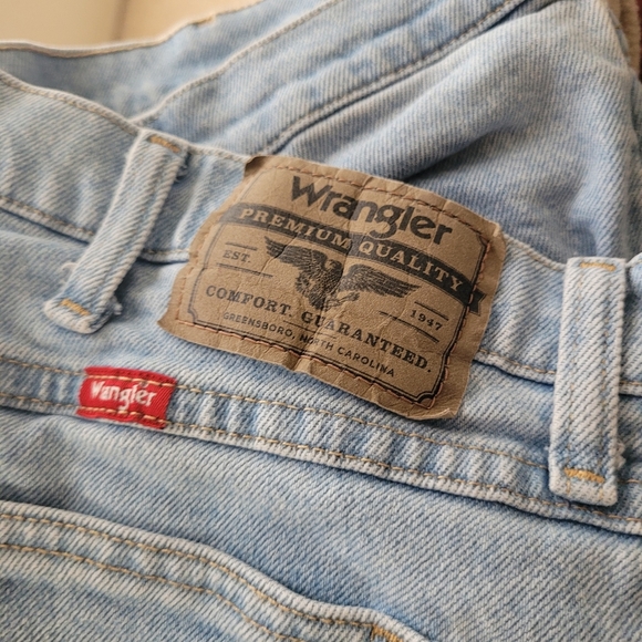 Wrangler Light Wash Straight Leg Jeans - Picture 2 of 8